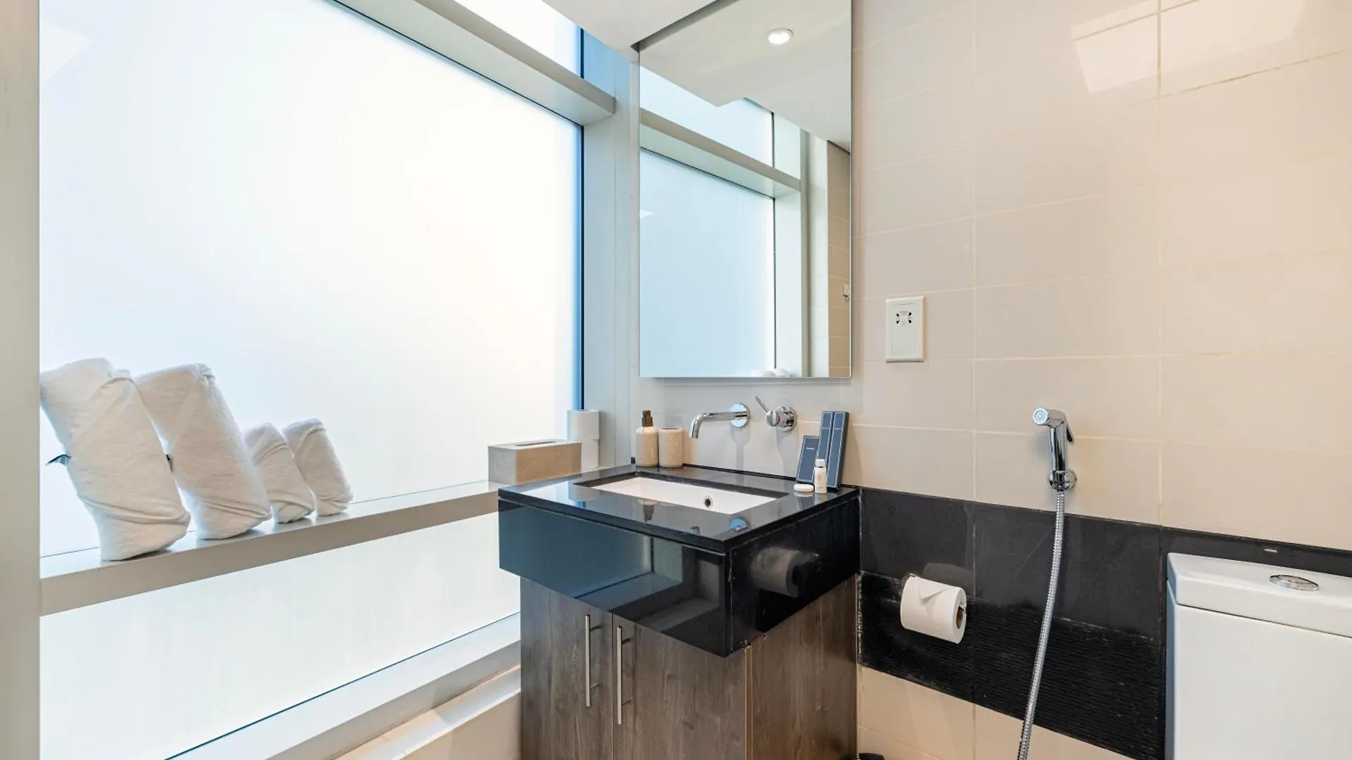 High-Floor Luxury 2Br In Loft Central Downtown Dubai Daire