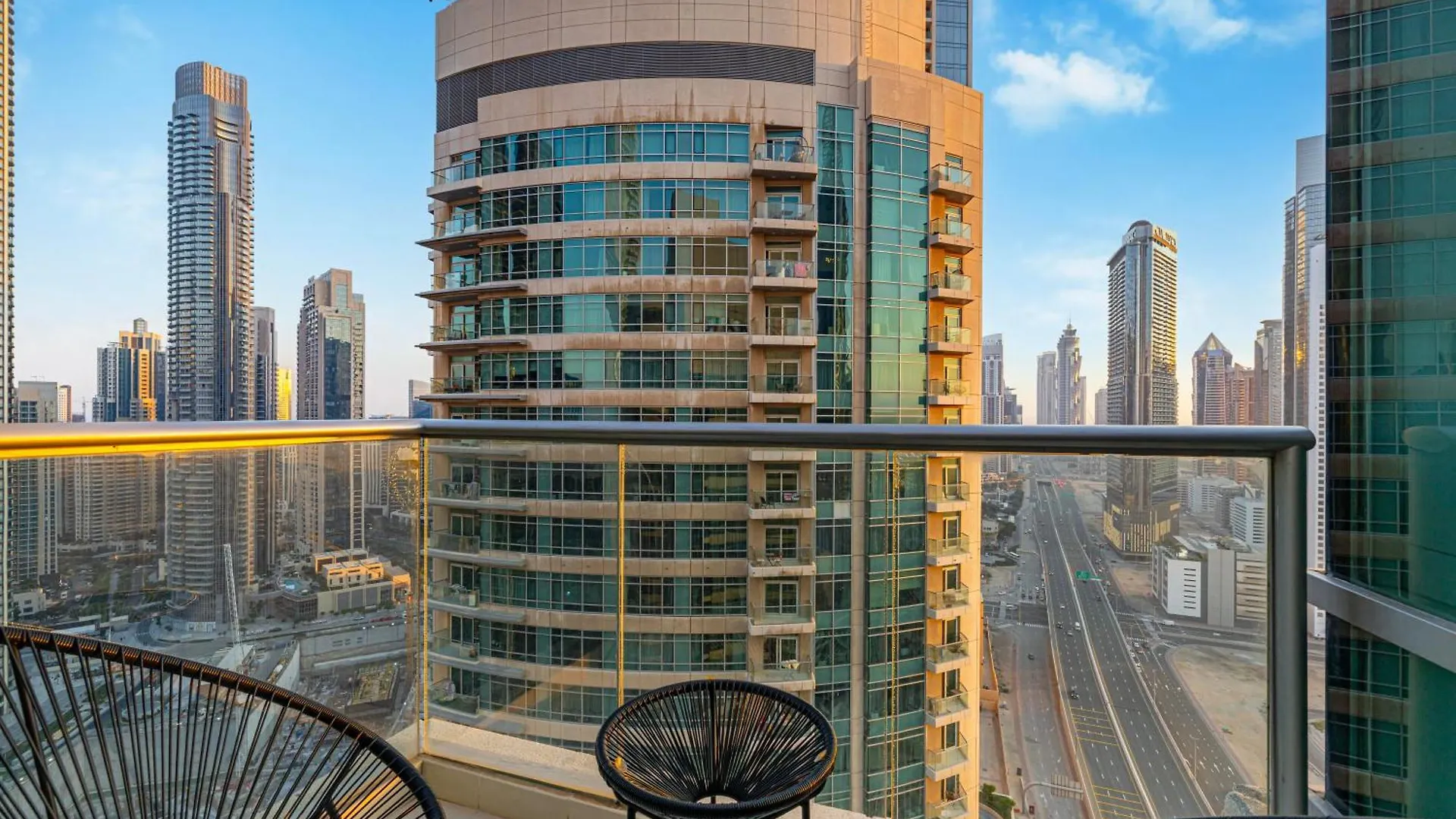 High-Floor Luxury 2Br In Loft Central Downtown Dubai